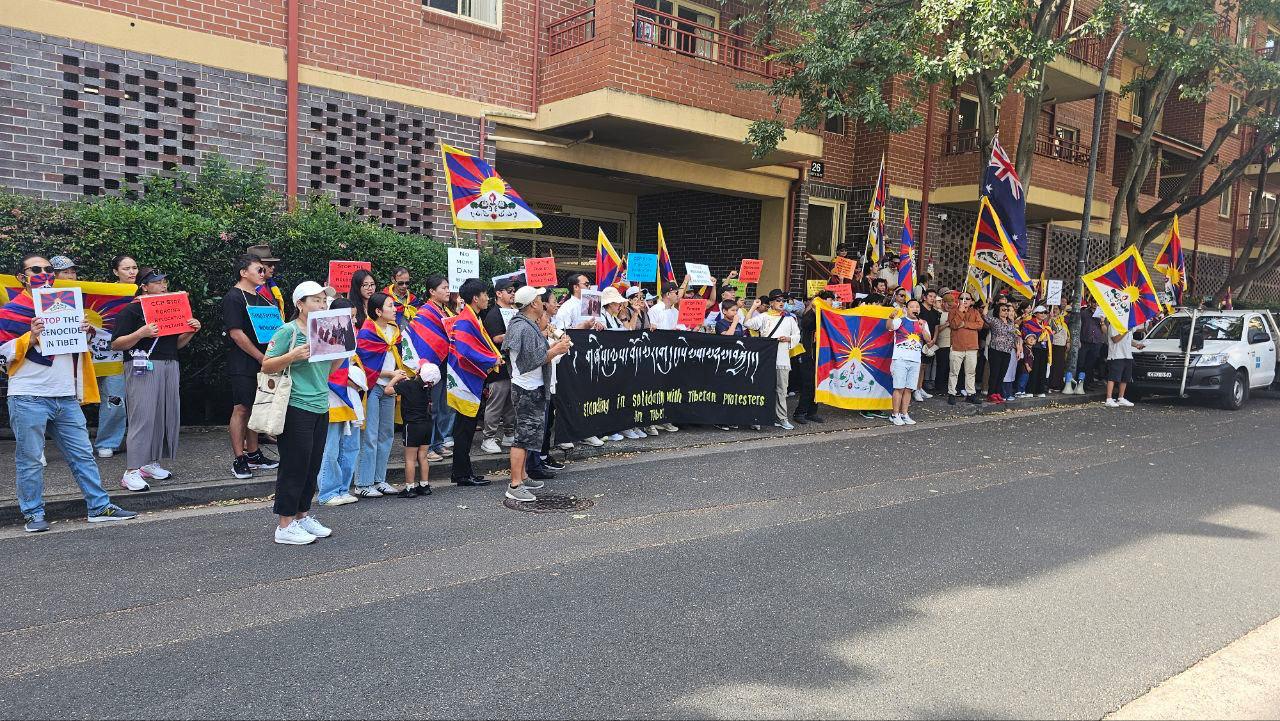 Tibetans gathered in front of the Chinese Consulate in Sydney on March 6, 2024, protesting against the Chinese Communist Party's severe crackdown on Tibetans in Derge, Kham Province of Tibet. Photo: TPI