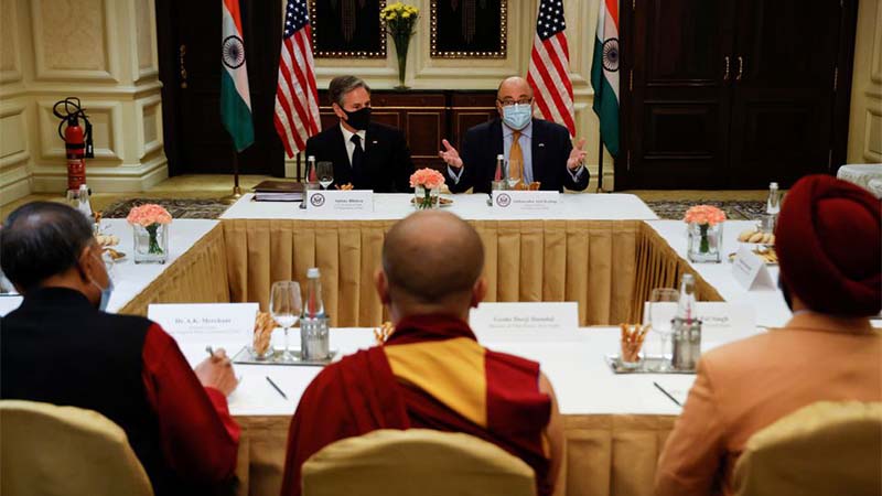 U.S. Secretary of State Antony Blinken meets with civil society organization representatives in New Delhi. Photo: REUTERS/Jonathan Ernst