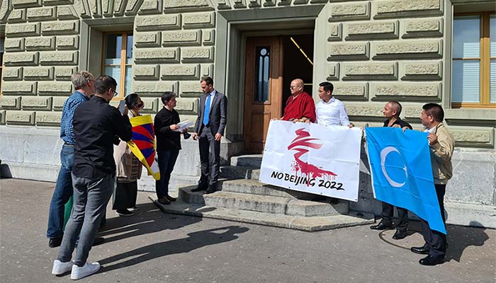 On September 22, 2021, representatives of the Tibetan Association and other associations submitted a petition to Swiss government officials. Photo:File