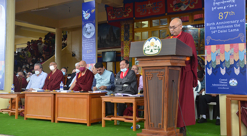 Speaker Khenpo Sonam Tenphel reads the statement of TPiE, on the occasion of the 87th birth anniversary of His Holiness the Dalai Lama in Dharamshala, H.P, India, on July 6, 2022. Photo: TPI