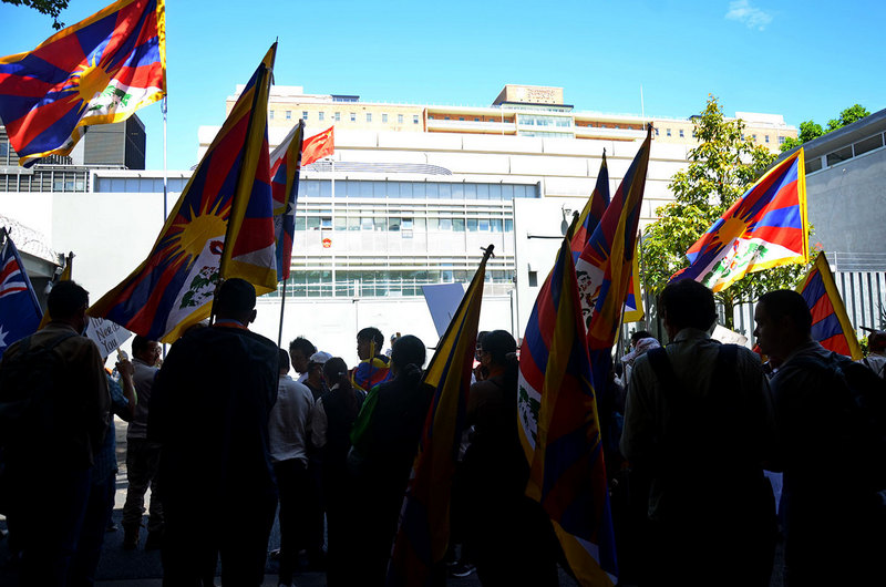 Tibetans and Tibet supporters gather in front of the Chinese Consulate General in Sydney, Australia, to mark National Uprising Day, on March 10, 2022. Photo: TPI/Yeshe Choesang