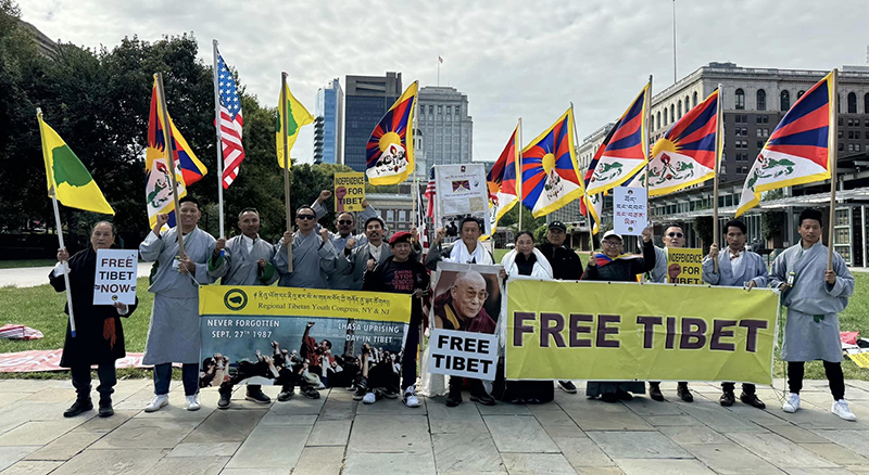 Tibetan activists protest against the Chinese government for its repressive policies towards Tibetans in Tibet, at Independence Hall in Philadelphia, New York, on September 27, 2023. Photo: RTYC