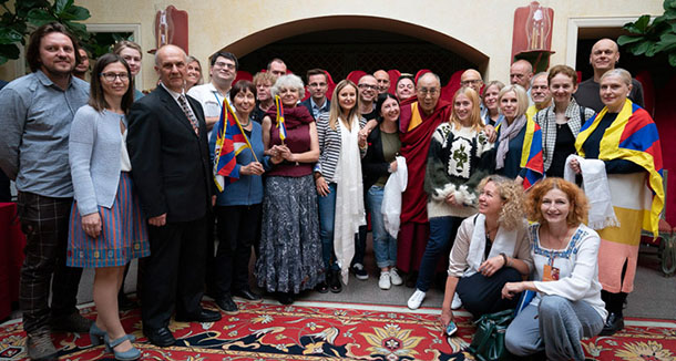 His Holiness the Dalai Lama joining members of the Lithuanian Parliamentary Group for Tibet and Tibet supporters for a group photo in Vilnius, Lithuania on June 14, 2018. Photo: Tenzin Choejor
