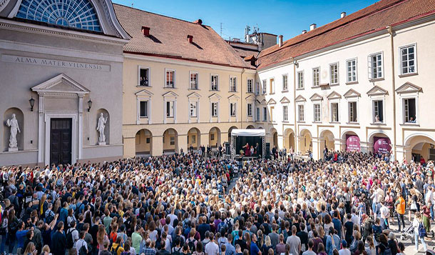 A view of the crowd listening to His Holiness the Dalai Lama at the main square of the University of Vilnius in Vilnius, Lithuania on June 13, 2018. Photo by Tenzin Choejor