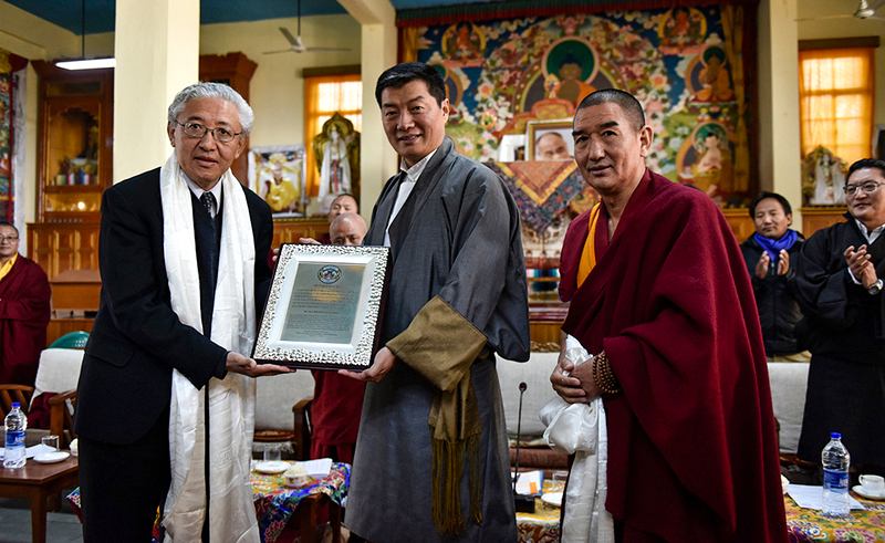 President Dr Lobsang Sangay presenting the Three Wheel Recognition Award to Dr Tenzin Dorjee, Chair of the USCIRF organised by Institute of Buddhist Dialectic and Sarah College for Higher Tibetan Studies in Dharamshala, India, January 12, 2019. Photo: Tenzin Jigme/CTA
