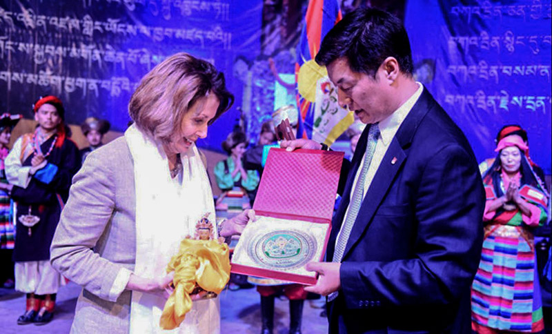 President Dr Lobsang Sangay presenting CTA cabinet’s souvenir to US democratic leader Nancy Pelosi at TIPA, Dharamshala, India. Photo: Phendey/DIIR