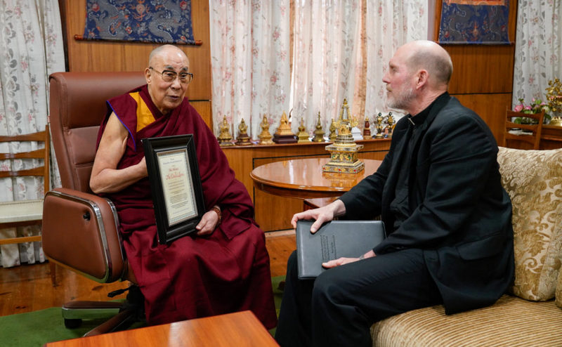 Bishop Thomas Zinkula of Davenport, Iowa, presents His Holiness the Dalai Lama, the spiritual leader of Tibet, with the Pacem in Terris Peace and Freedom Award at His Holiness' residence in India March 4, 2019. Photo: OHHDL/Tenzin Jamphel