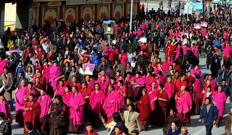 Thousands of Tibetans including men, women, and monks, protested in Sangchu County, Amdo Tibet, on March 14th and 15th, 2008. Photo: File