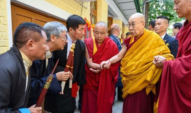 President Dr Lobsang Sangay, Tibetan Supreme Justice Commissioner and Speaker of Tibetan Parliament-in-Exile greet HIs Holiness the Dalai Lama as he arrives for the Tenshug ceremony. Photo/Tenzin Choejor/OHHDL
