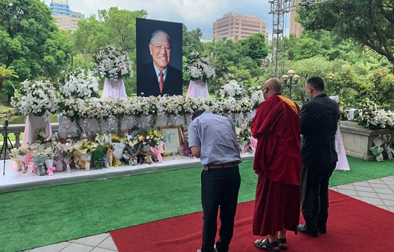 A delegation of the office of Tibet, Taiwan led by Representative Dawa Tsering visited late Lee Teng Hui's memorial site in Taipei, Taiwan, on August 11, 2020 and paid their respect. Photo:  The office of Tibet, Taiwan 