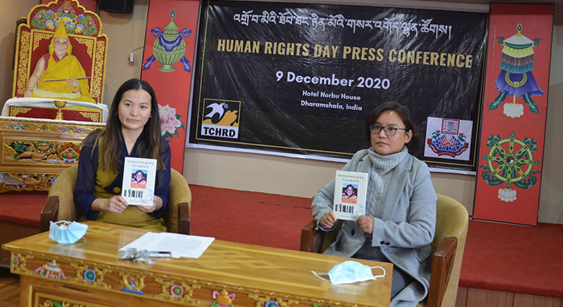 Tsering Tsomo and Tenzin Dawa, at press conference for the release of the Tibetan translated reports of the missing 11th Panchen Lama, in Norbu house, Mcleoganj, Dharamshala, on December 9, 2020.  Photo: TPI/Yangchen Dolma