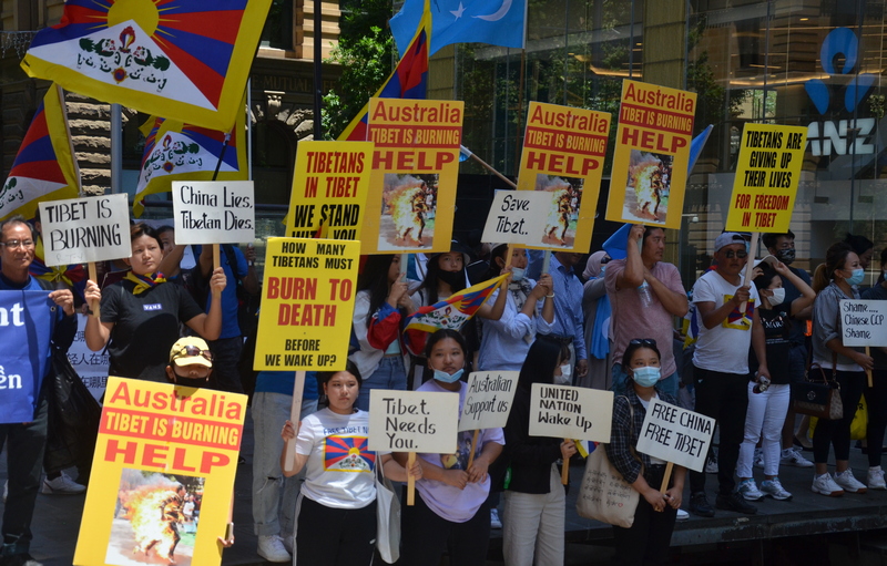Tibetans and supporters raising flags and banners during their rally at Martin Place in the heart of Sydney, NSW, Australia, on December 10, 2020. Photo: Yeshe Choesang