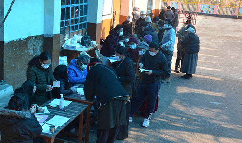 Tibetans participating in 2021 preliminary election in Dharamshala, on January 3, 2021. Photo: TPI/ Yangchen Dolma