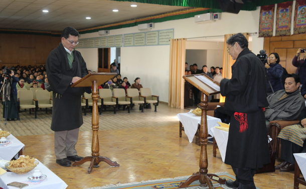 The oath-taking ceremony of new Justice Commissioner Tenzin Lungtok at a swearing-in ceremony held at Sikyong auditorium, the Central Tibetan Secretariat, Dharamshala, India, January 10, 2020. Photo: CTA/DIIR