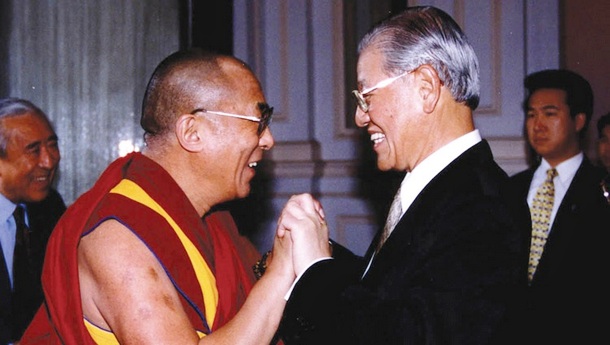 His Holiness the Dalai Lama with Taiwanese President Lee Teng-hui in Taipei, Taiwan on March 27, 1997. Photo: File