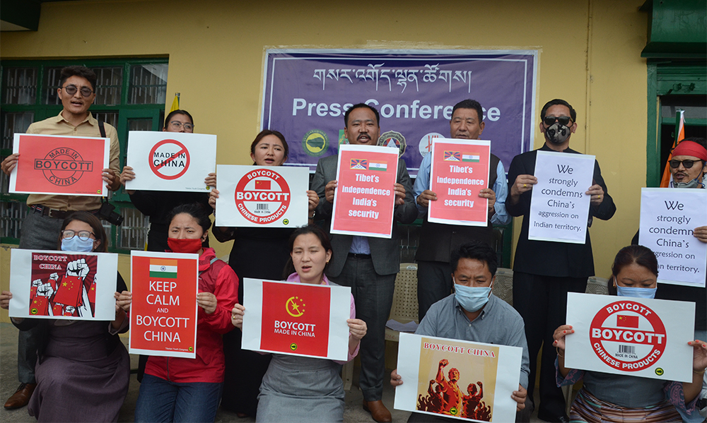 Representatives of the leading Tibetan NGOs raised banners with slogans as such "We strongly condemn China's aggression on Indian territory" and "Tibet's Independence, India's Security," in Dharamshala, india, on June 18, 2020. Photo: TPI/Yangchen Dolma